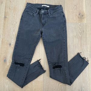 LEVI’S Women’s 710 Super Skinny Jeans - 27